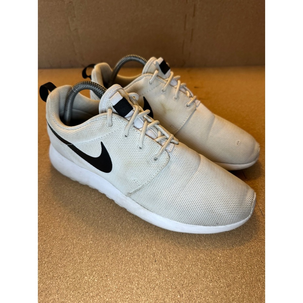 Nike Roshe One Womens 9.5 Running Shoes White Black 511882-101 Low Top Sneakers